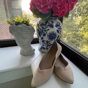 EUC Rothy’s The Point in Ecru